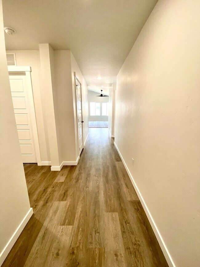 Building Photo - 4 Bedroom 2 Bath Single Level in Meridian Eagle & Ustick available 06/22/26