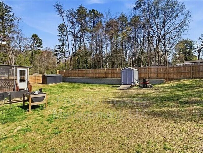 Building Photo - 109 Lonesome Rd