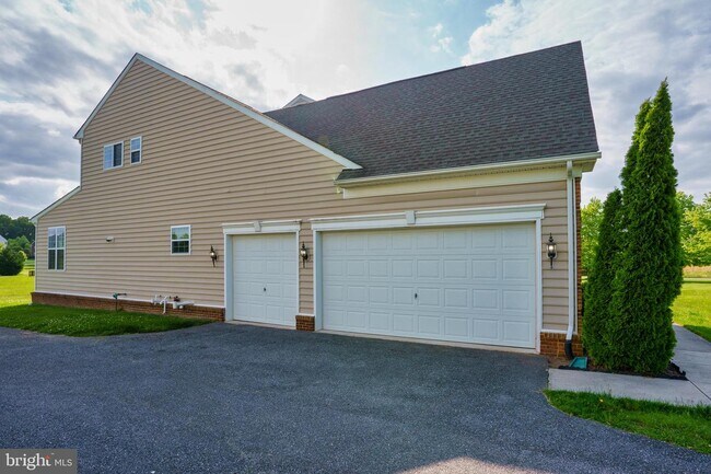 Building Photo - 15305 Sweetbay St