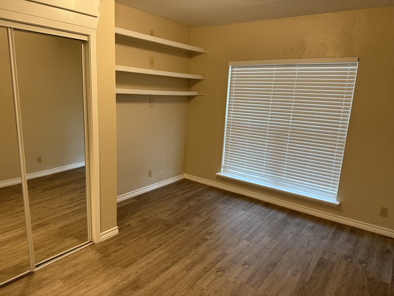 Building Photo - 8547 Stillwater Dr