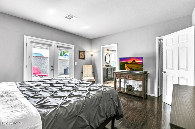 Building Photo - 8889 E Meadow Hill Dr