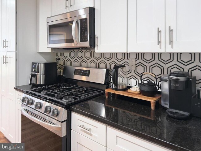 Building Photo - 12826 Camellia Dr