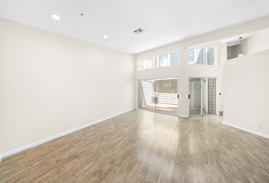 Building Photo - 11377 Osborne Pl