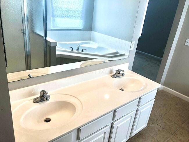 Building Photo - 2916 Abbey Knoll Dr