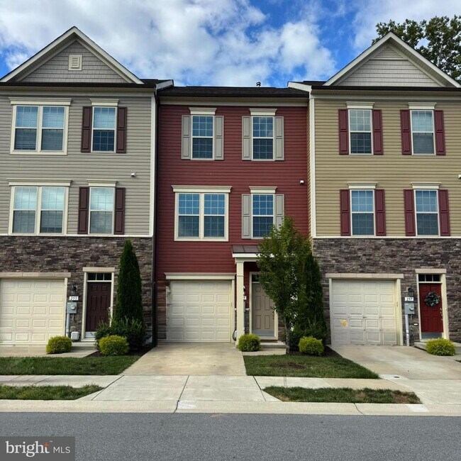 Building Photo - 255 Armenian Oak Dr