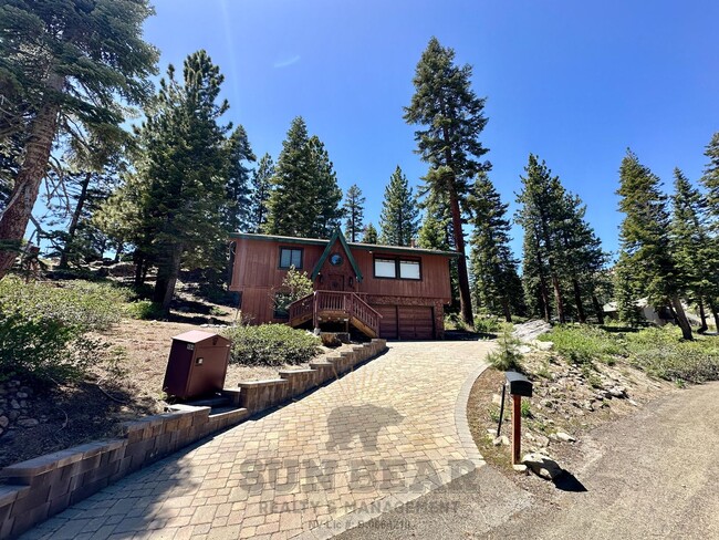 Building Photo - Beautiful Mountain Home w 2 Car Garage!