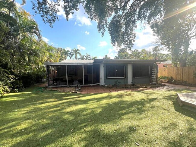 Building Photo - 917 SW 18th Ct