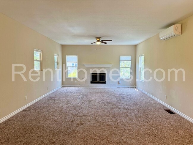Building Photo - 2065 Cherokee Ln