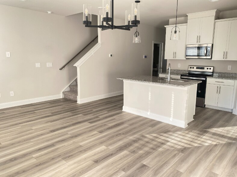 Primary Photo - 4550 Skywood Ln