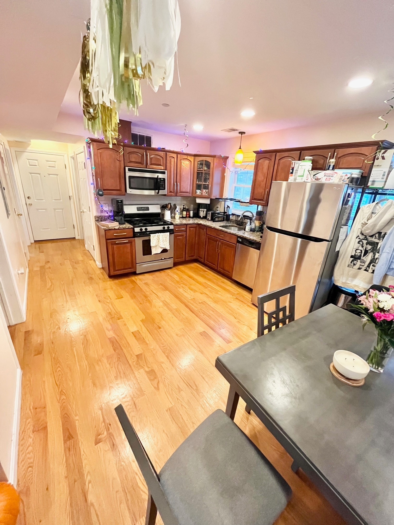 Building Photo - 207 Hillside St