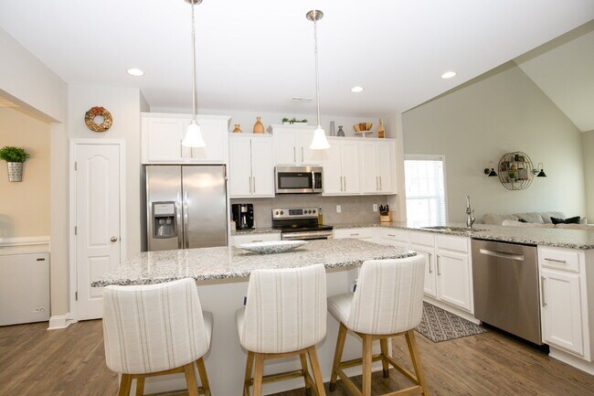 Building Photo - "Spacious 4-Bedroom Home with 2.5 Baths in...