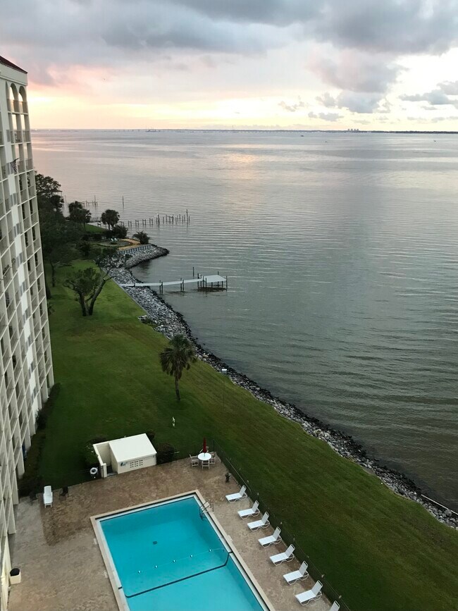Building Photo - 615 Bayshore Dr