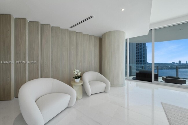 Building Photo - 300 Biscayne Blvd Way
