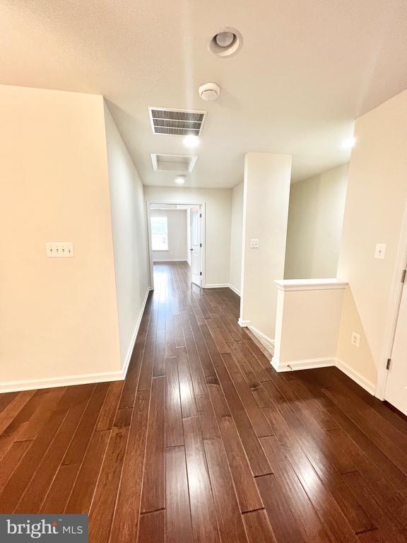 Building Photo - 212 Almond Dr
