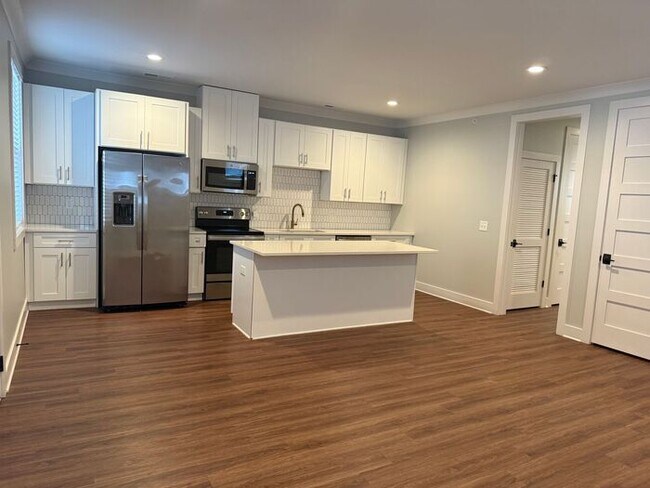 Building Photo - Modern 2 Bedroom Condo in the Heart of Melrose