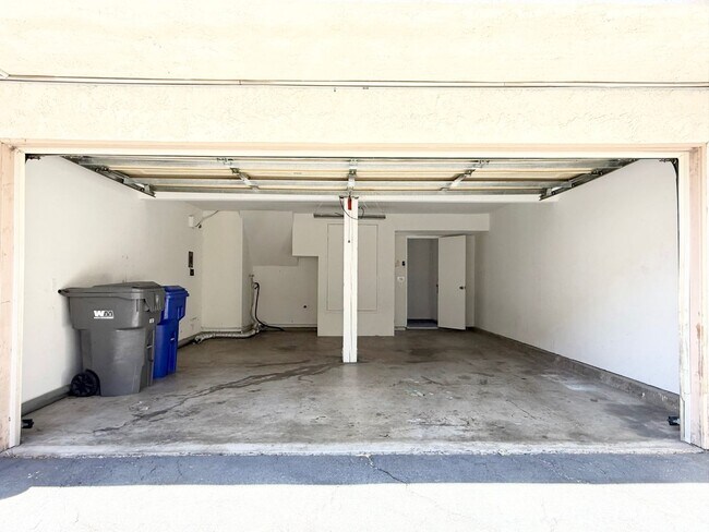 Building Photo - Townhome in Fire Mountain w/ Attached Garage!