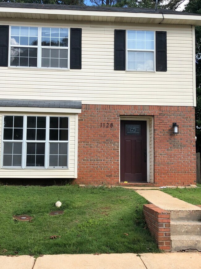 Building Photo - 1128 Chinook St