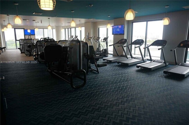 Building Photo - 121 NE 34th St