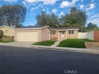 Building Photo - 5640 Greenbriar Dr