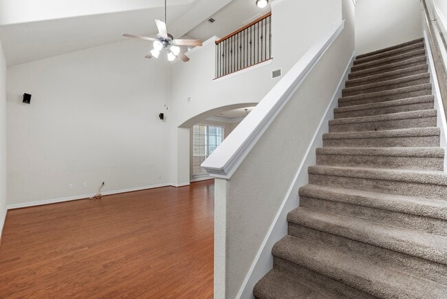Building Photo - 3334 Clearview Villa Way