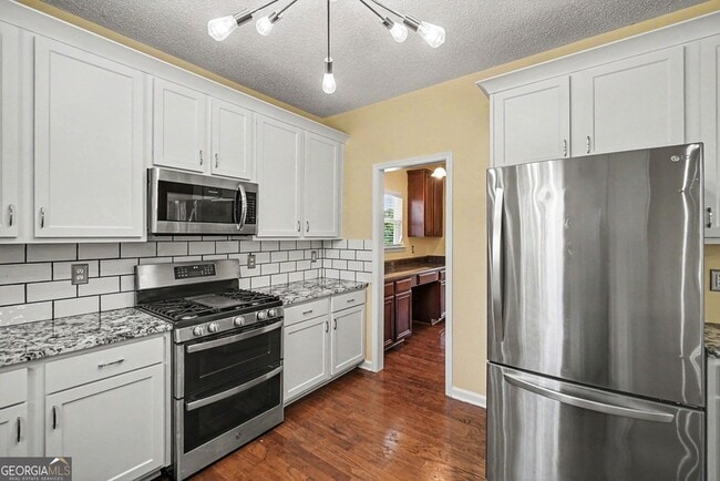 Building Photo - 348 Darbys Run Ct