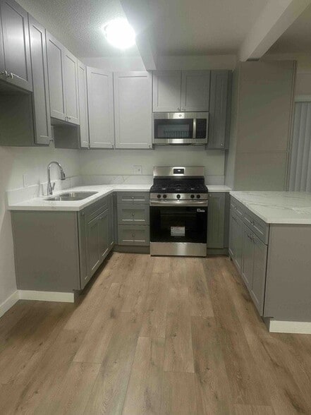 Primary Photo - 1640 N Hobart Blvd