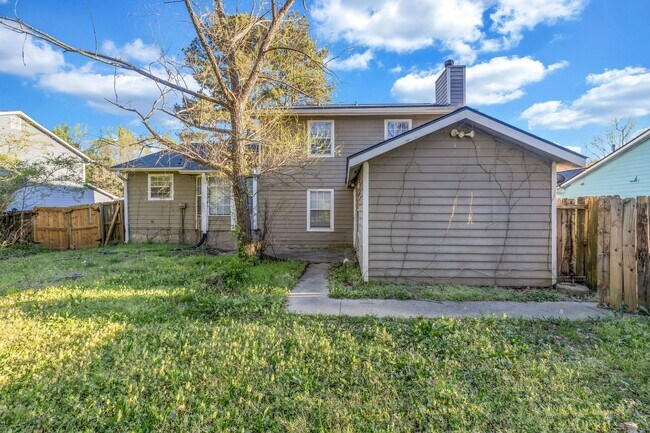 Building Photo - Welcome to your beautifully refreshed home in Hampton, where comfort, style, and convenience come...