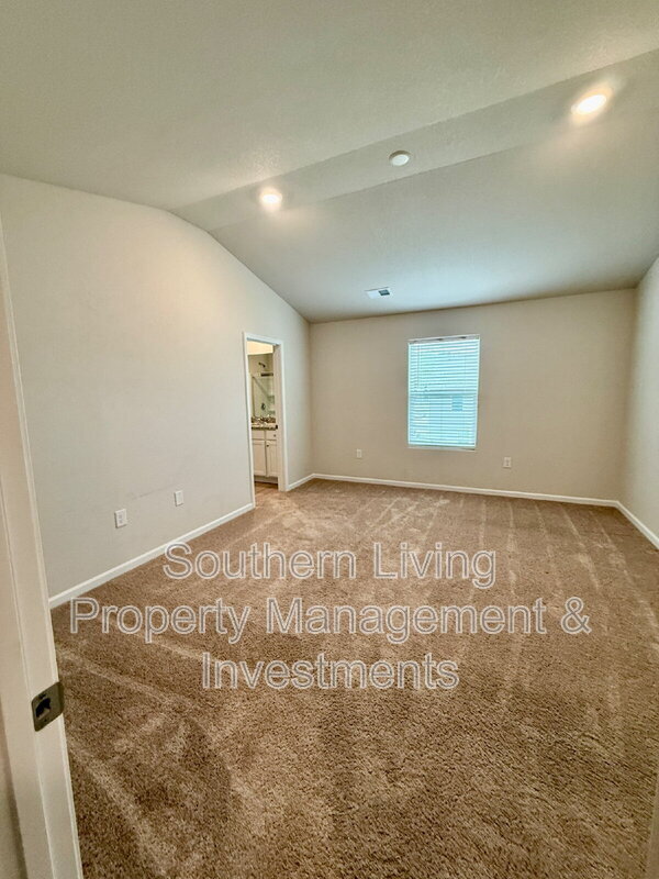 Building Photo - 3047 Cres Lk Ln