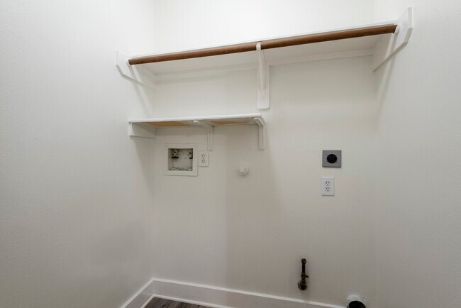 Building Photo - 9622 Farrell Dr