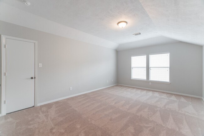 Building Photo - 9402 Empress Crossing Dr