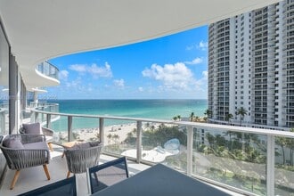 Building Photo - 17475 Collins Ave