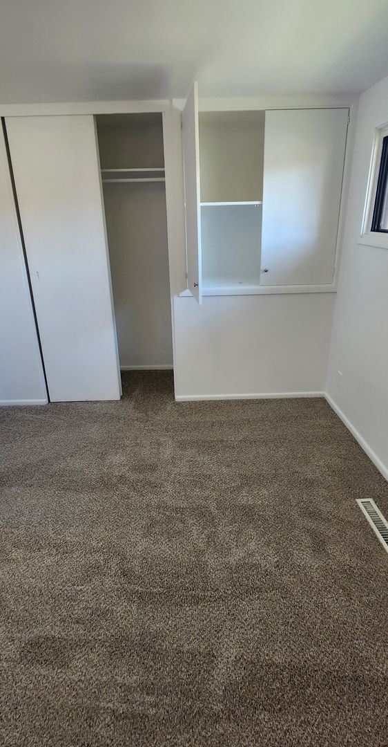 Building Photo - Beautiful Updated 4 Bedroom Home with Larg...