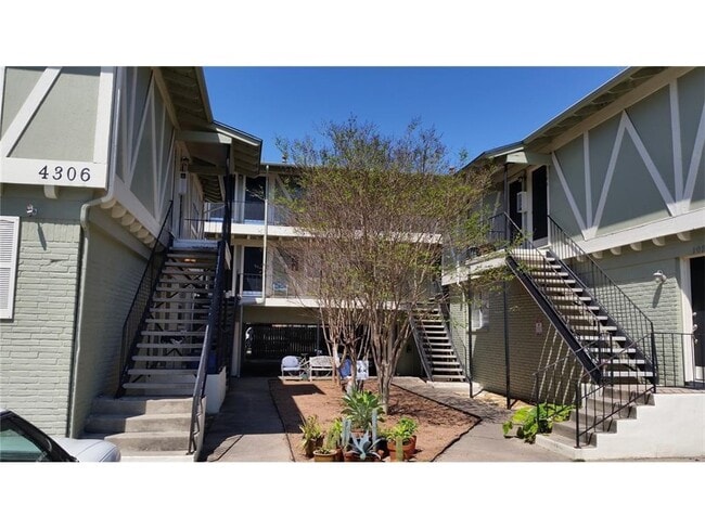 Building Photo - UT PRE-LEASE: 2 bd/ 1 ba North campus/Hyde...