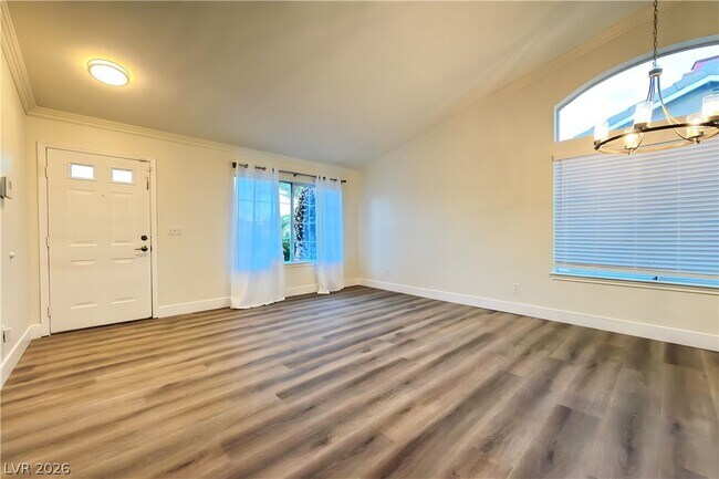 Building Photo - 443 Compo Ave