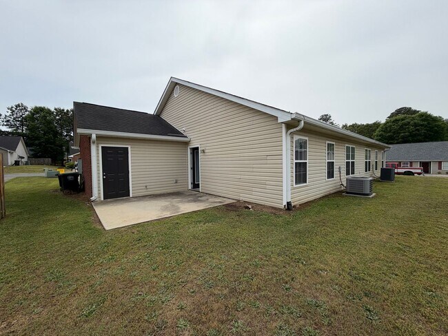 Building Photo - 46/48 Widgeon Way