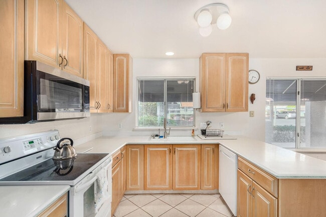 Building Photo - 220 N 22nd Pl