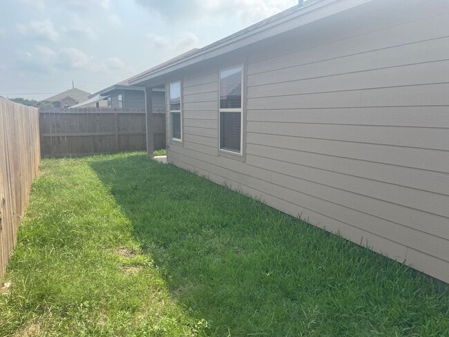 Building Photo - 2338 Sky Crest Dr