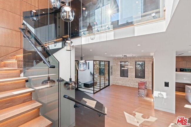 Building Photo - 4708 Noble Ave