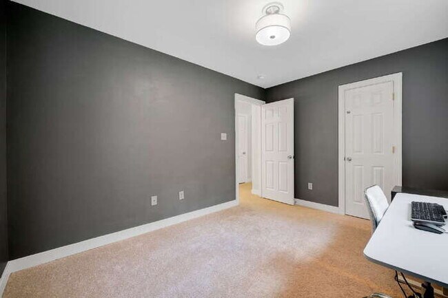 Building Photo - 4 Bedroom Home on 3.65 Acres in Moseley – Available September 22nd – $3,500/mo