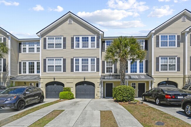 Building Photo - 1406 Hamlin Park Cir