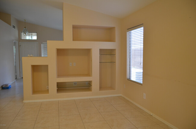 Building Photo - 6773 W Quail Ave