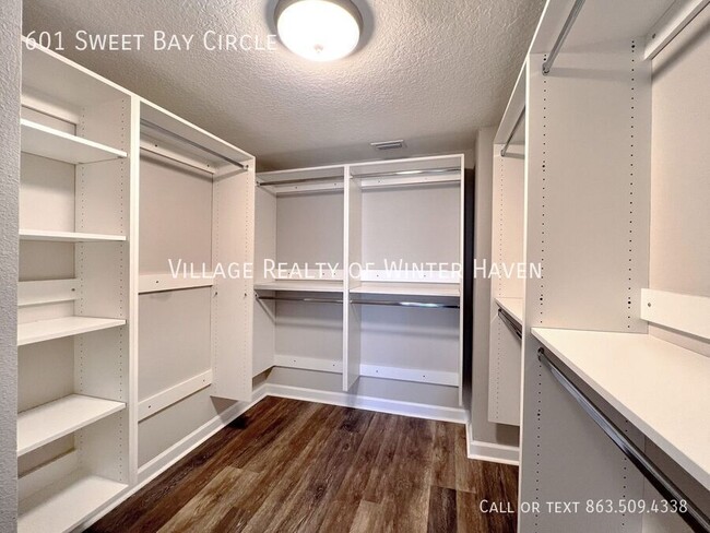 Building Photo - Stunning 2 Bedroom Condo!