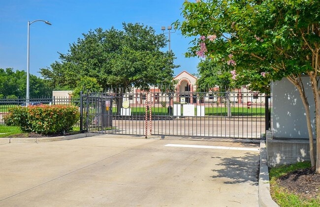 Building Photo - 6955 Turtlewood Dr