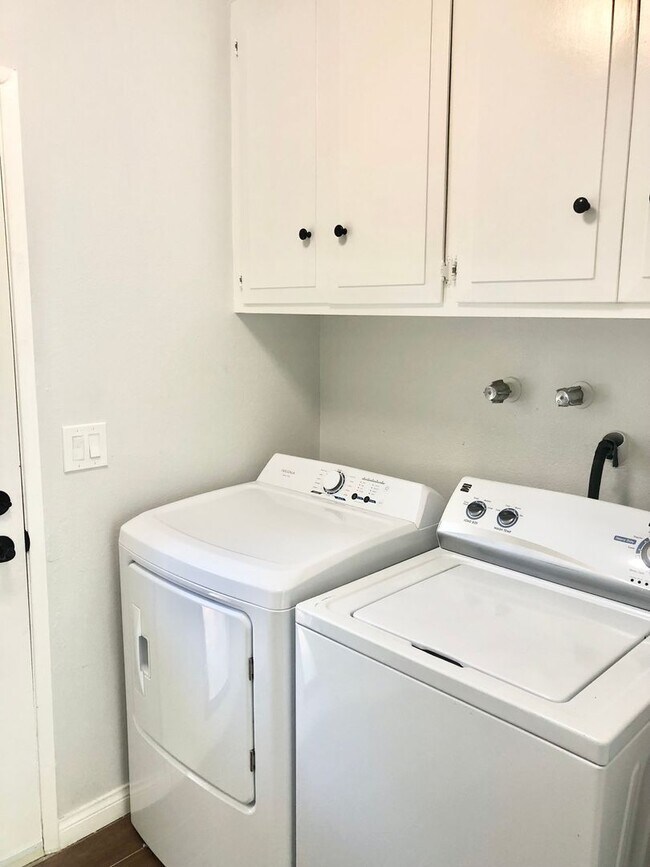 Building Photo - 3 Bed 2 Bath Single Family Home in Eastbluff