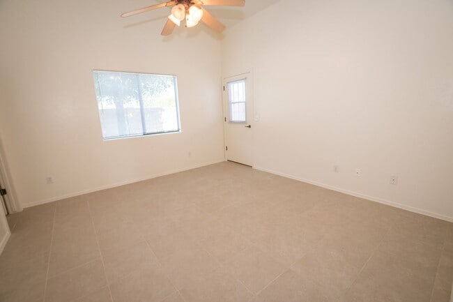 Building Photo - Charming 3-bedroom, 2-bathroom Home w/ 2 C...