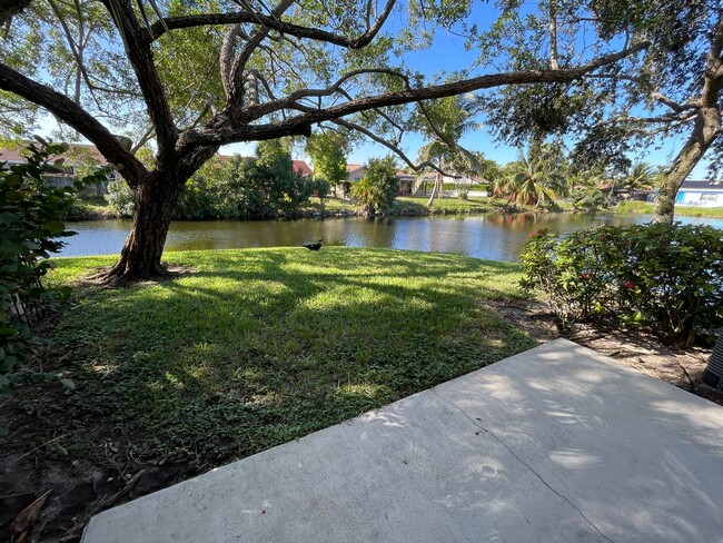 Building Photo - wOw!  CALIFORNIA STYLE TOWNHOUSE ON THE WATER