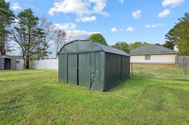 Building Photo - Large Home in Harvest