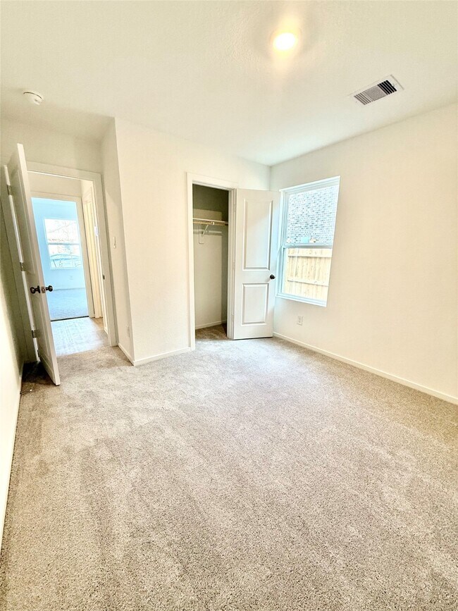 Building Photo - 16211 Rustic Pr Dr