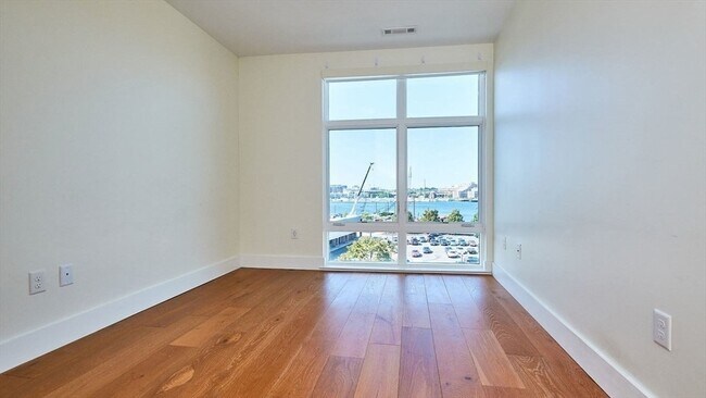 Building Photo - 250 Meridian St