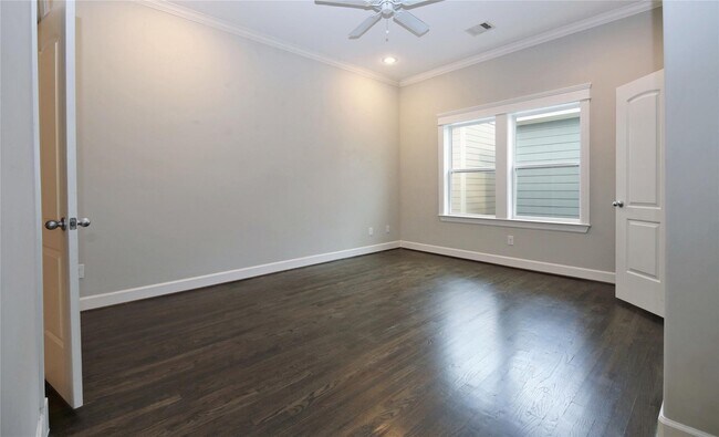 Building Photo - 2114 Bidwell Dr